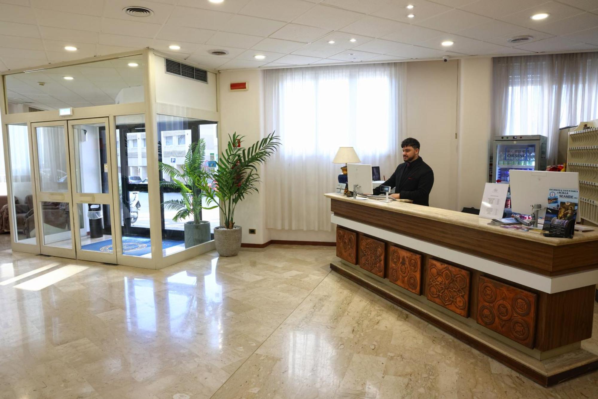 Hotel Palace Masoanri'S Reggio di Calabria Buitenkant foto